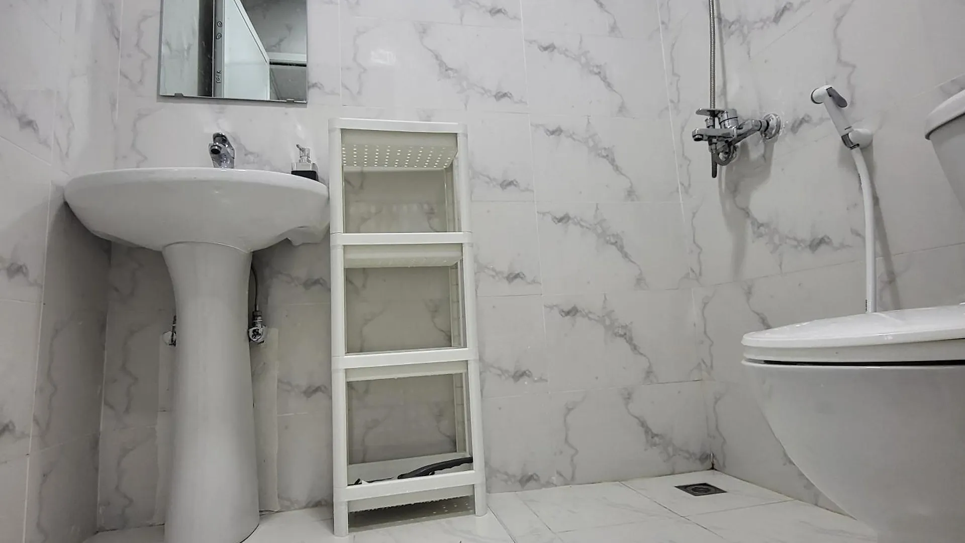 Cournich Full Studio Apartment B5 Αμπού Ντάμπι