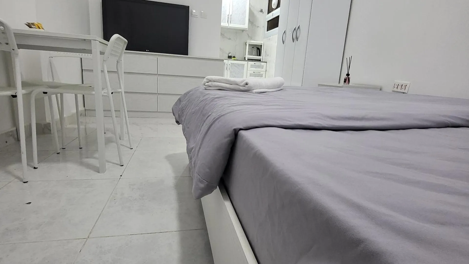 Cournich Full Studio Apartment B5 Αμπού Ντάμπι Ηνωμένα Αραβικά Εμιράτα