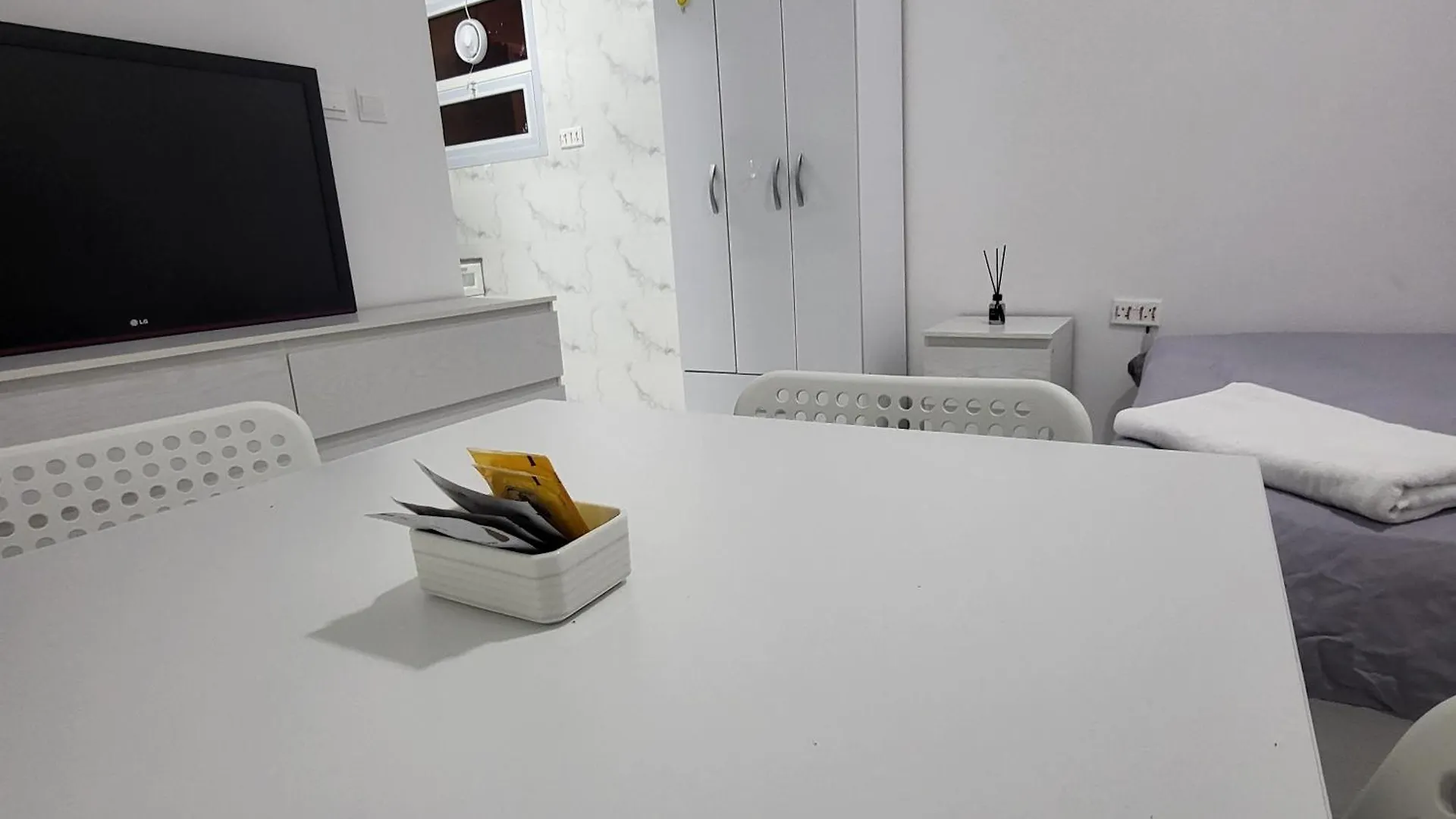 Cournich Full Studio Apartment B5 Αμπού Ντάμπι Ηνωμένα Αραβικά Εμιράτα
