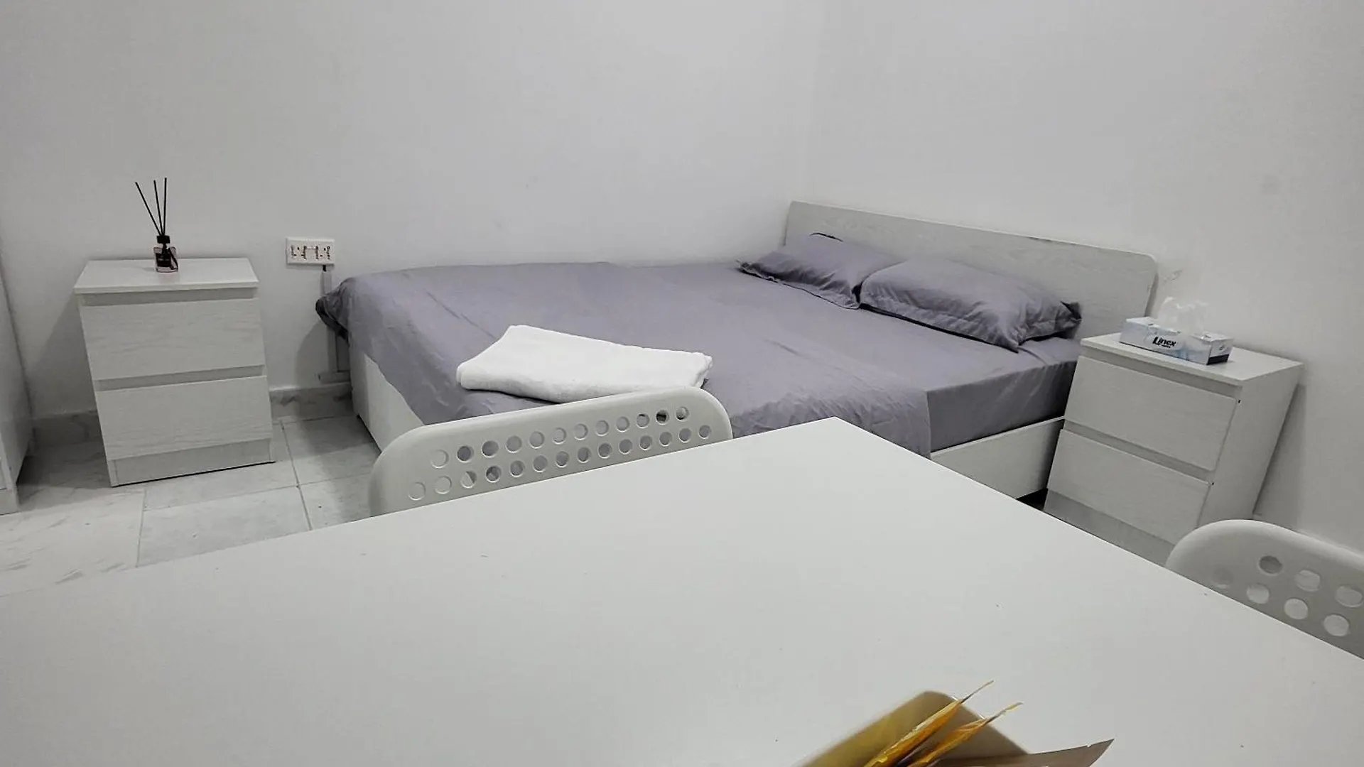 Cournich Full Studio Apartment B5 Αμπού Ντάμπι